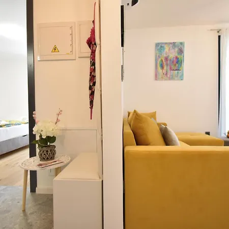 Luxe Central With Private Parking****