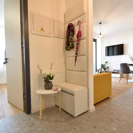 Luxe Central With Private Parking****