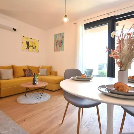 Luxe Central With Private Parking**** Apartment