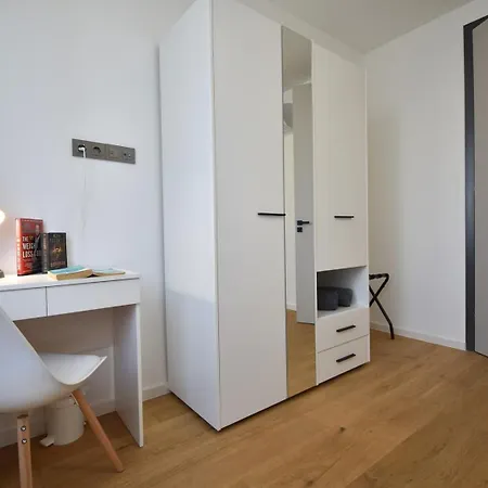 Luxe Central With Private Parking**** Пула