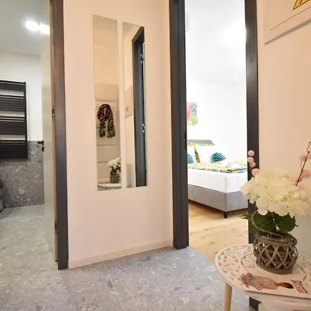 Luxe Central With Private Parking**** * Пула
