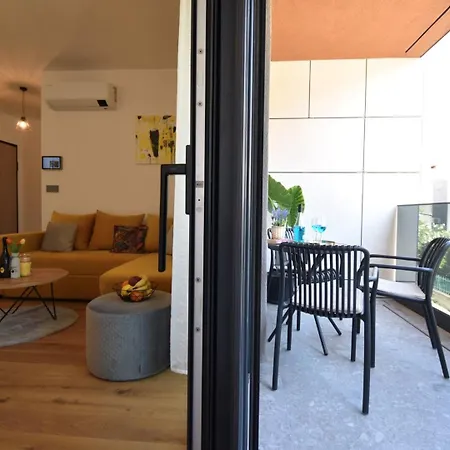 Luxe Central With Private Parking**** Апартаменты