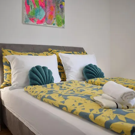 Апартаменты Luxe Central With Private Parking**** Пула