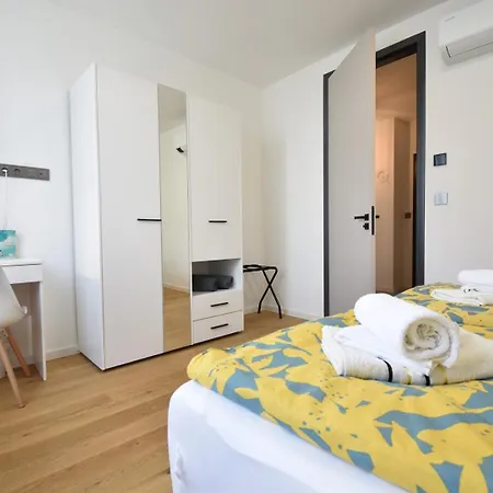 Luxe Central With Private Parking**** * Пула
